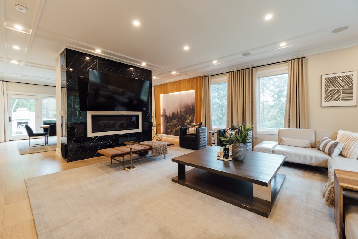 Area kerja home office bergaya maskulin